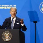 El presidente de Estados Unidos, Joe Biden, pronuncia discurso durante el evento inaugural de la IX Cumbre de las Américas, en Los Ángeles, California (EE.UU). EFE/ Alberto Valdés
