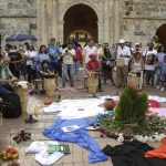 La Comisión de la Verdad de Colombia realizó un reconocimiento a la dignidad de las cuatro mujeres trabajadoras sexuales, dos de ellas menores, asesinadas en 2003 en la Torre del Reloj de la turística y patrimonial ciudad de Cartagena de Indias. EFE/ Ricardo Maldonado Rozo