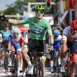 Un día después de volver a alzar los brazos en las Grandes Vueltas tras dos años, Sam Bennett (Bora-hansgrohe) ha repetido victoria en la tercera etapa de La Vuelta 22