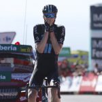 Thymen Arensman ha ganado la 15ª etapa de la Vuelta a España tras llegar en solitario a la meta. Mas ha sido segundo y 'Superman'López tercero. La clasificación general está liderada por un Evenepoel que aventaja en 1'34" a Roglic y en 2'01" a Mas.