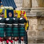 El cortejo fúnebre de la reina Isabel II en su último recorrido por Reino Unido