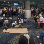 Pasajeros varados en el aeropuerto el Dorado  afectados por la suspensión de actividades Viva Air .Foto Cortesía