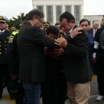 Presidente Petro con Familiares en las Honras fúnebres del Subteniente Arley Monroy Prieto.Foto Presidencia