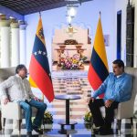 Temas de interés para los dos países trataron los Presidentes de Colombia, Gustavo Petro, y Venezuela, Nicolás Maduro, durante su encuentro de este jueves en el vecino país.  Foto Presidencia