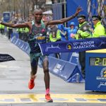 El keniano Evans Chebet ganó hoy la carrera masculina de la maratón de Boston