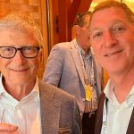 Al encuentro, celebrado entre el 9 y 11 de mayo en Seattle, EE.UU., asistió como invitado especial el Asesor para la Transformación Digital y Presidente de la junta directiva de Ecopetrol, Saúl Kattan Cohen, quien se reunió con el fundador del gigante informático, Bill Gates.
