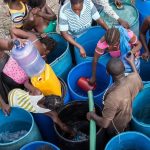 Unos 1800 millones de personas viven en hogares sin suministro de agua./UNICEF/UN038103/LeMoyne