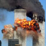El 11 de septiembre del 2001 en Estados Unidos suceden los atentados contra las Torres Gemelas, El Pentágono y un avión en Pensilvania, dejando 3016 muertos.