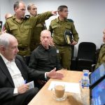 Reunión del gabinete de seguridad  de Israel a última hora del sábado. (Ynet)