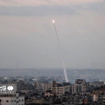 Disparo de un cohete de Hasmás. Foto Wikipedia – CC BY 4.0