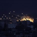 Ataque aéreo de Israel en la ciudad de Gaza, Franja de Gaza, el 10 de octubre de 2023. El Ministerio de Relaciones Exteriores palestino aseguró que Israel usó bombas de fósforo en sus ataques contra zonas pobladas de Gaza. (Ali Jadallah - Agencia Anadolu)