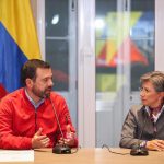 La alcaldesa Claudia López y el alcalde electo Carlos Galán, tuvieron su primer encuentro de empalme en el Palacio del Liévano en el centro de Bogotá.