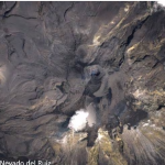A través de sus redes sociales, el Servicio Geológico Colombiano publicó una imagen de cómo se ve el Volcán Nevado del Ruiz desde el espacio exterior. Aquí le mostramos la impresionante fotografía. Foto Instagram del SGC.