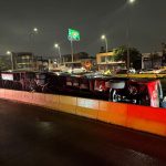 Bus de TransMilenio se volcó en NQS con calle 79.Foto Bomberos de Bogotá