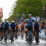 El francés Paul Lapeira logró hoy su tercera victoria de la temporada, al ganar la segunda etapa de la Vuelta Ciclística al País Vasco, disputada entre la localidad española de Irun y la francesa de Cambo-les-Bains.