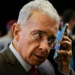 Un fiscal delegado ante la Corte Suprema radicó el escrito de acusación contra el expresidente Álvaro Urib por los delitos de fraude procesal y soborno a testigos en la actuación penal.