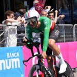 El ciclista italiano Filippo Ganna se impuso hoy en la decimocuarta etapa del Giro de Italia, una contrarreloj de 31.2 kilómetros entre las localidades de Castiglione delle Stiviere y Desenzano del Garda.