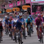 l ciclista belga del equipo Soudal Quick-Step Tim Merlier ha ganado, este jueves, la decimoctava etapa del Giro de Italia de 2024, al esprint, en Padua, por delante del italiano del Lidl-Trek Jonathan Milan, líder de la clasificación por puntos.