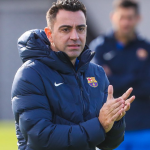 El presidente del Fútbol Club Barcelona, Joan Laporta, le comunicó hoy a Xavi Hernández que no seguirá en el banquillo de director del equipo para la próxima temporada.