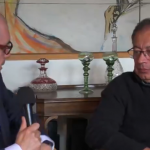 El presidente Gustavo Petro dialoga con el periodista Alfonso Ospina de Caracol Radio.