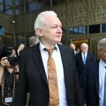 Julian Assange libre tras comparecer y sellar acuerdo de culpabilidad