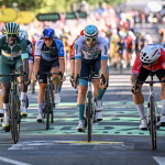 El ciclista neerlandés Dylan Groenewegen ganó hoy la sexta etapa del Tour de Francia, con final en esta localidad gala.
