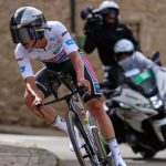 El ciclista belga Remco Evenepoel dominó hoy la séptima etapa de la 111 edición del Tour de Francia en la contrareloj de 25.3 kilómetros que se disputó entre las localidades de Nuits-Saint-Georges y Gevrey-Chambertin.