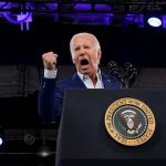 El presidente de Estados Unidos, Joe Biden, afirmó hoy durante un mitin de campaña en Wisconsin, un territorio clave en las elecciones del 5 de noviembre, que se mantiene en la carrera y que volverá a ganar.