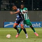 Diego Mendoza de Alianza F. C. y Dairon Asprilla de Atletico Nacional disputan el balon durante partido de la fecha 1 entre Alianza F. C. y Atletico Nacional por la Liga BetPlay DIMAYOR II 2024, en el estadio Armando Maestre Pavejeau de la ciudad de Valledupar. Foto: VizzorImage / Juan F. Corredor / Cont.