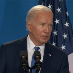 El presidente de Estados Unidos, Joe Biden, prometió hoy continuar en campaña por la reelección, pese a la presión para que abandone una contienda, la cual podría costar caro al partido el 5 de noviembre.