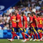 La selección española solventó un difícil debut en París 2024, con victoria frente a Uzbekistán (2-1)