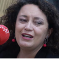 La senadora Angélica Lozano denuncia que fue deportada de Venezuela “sin ningún argumento” y tras ser amenazada al no permitirle comunicarse con la embajada de Colombia.