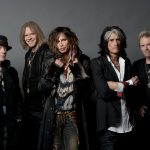 El legendario grupo de rock estadounidense Aerosmith anunció su retirada definitiva de los escenarios, debido a los problemas de salud que aquejan hoy al líder y vocalista principal de la banda Steven Tyler.