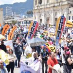 En la Plaza de Bolívar, con las intervenciones de los principales dirigentes sindicales finaliza la jornada de movilización en respaldo al gobierno del cambio.