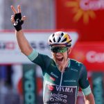 El belga Wout van Aert dominó hoy en la décima etapa de la Vuelta a España, un recorrido de 160 kilómetros entre Puenteareas y Baiona, mientras el australiano Ben O'Connor conservó el liderato en la clasificación general.