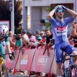 El ciclista australiano Kaden Groves dominó hoy al sprint la decimocuarta etapa de la Vuelta a España, en un recorrido de 200,4 kilómetros entre las localidades leonesas de Villafranca del Bierzo y Villablino.