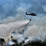 La Fuerza Aérea de Colombia puso a disposición sus capacidades aéreas y tripulaciones expertas para controlar los incendios activos en el departamento Huila, en el suroeste del país, informó hoy el Ministerio de Defensa.