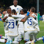 Millonarios consiguió una merecida victoria por 1-3 sobre La Equidad en el Metropolitano de Techo, resultado que mete de lleno al equipo de Alberto Gamero dentro del lote de ocho primeros. Leonardo Castro, Jhon Córdoba y Daniel Ruiz se encargaron de poner a delirar a los aficionados albiazules..Foto Millonarios FC