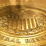 La Reserva Federal de Estados Unidos (Fed) anunció hoy un audaz movimiento al recortar medio punto (0,5 puntos porcentuales) las tasas de interés, la primera reducción desde marzo de 2020.