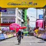 En un final exigente, Kevin Castillo (Team Sistecrédito) salió victorioso en la cuarta etapa del Clásico RCN 2024, luego de recorrer 169,5 kilómetros entre Puerto Salgar e Ibagué con llegada en la Plaza de Bolívar.