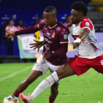 Deportes Tolima e Independiente Santa Fe igualaron (marcador) en el penúltimo juego de la jornada dominical de la fecha 12 de la liga colombiana. Ambos equipos llegaron a este partido dentro del grupo de los ocho, camino a la clasificación a los cuadrangulares de fin de año. Foto Dimayor