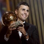 El futbolista español Rodrigo Hernández (Rodri), centrocampista del Manchester City, recibió el premio Balón de Oro 2024, en ceremonia realizada en el Teatro del Chatelet de la capital francesa y organizada por la revista France Football.