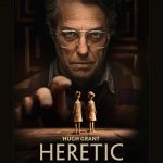 “Heretic”, el nuevo thriller de terror dirigido por Scott Beck y Bryan Woods, calienta hoy la cartelera de los cines de Estados Unidos con la estrella británica Hugh Grant en el papel protagónico.