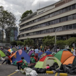 Este martes, cerca dos mil indígenas Emberá provenientes del departamento de Risaralda, se asentaron con carpas en la Agencia Nacional de Tierras (ANT), para exigir al Gobierno el cumplimiento de acuerdos hechos, además de garantías para mejorar su calidad de vida.