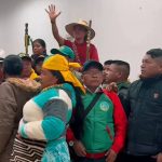 Directivos de la Agencia Nacional de Tierras de Colombia (ANT) mantienen hoy conversaciones con integrantes del Consejo Regional Indígena de Risaralda (CRIR), quienes entregaron un pliego de peticiones al Gobierno en busca de respuesta a sus necesidades.