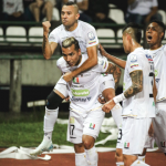 Dayro Moreno convirtió un golazo para darle la ventaja al Once Caldas frente al América de Cali en el encuentro de la quinta jornada de los cuadrangulares semifinales del Torneo Finalización de la Liga colombiana. Foto @oncecaldas