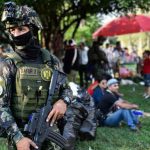 Los combates entre los grupos armados Ejército de Liberación Nacional (ELN) y Estructura 33 ocasionan al menos 80 víctimas fatales y más de cinco mil desplazados en la región del Catatumbo, en el noreste de Colombia, se conoció hoy.