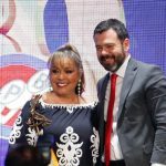 La periodista Amparo Peláez en compañía del Alcalde de Bogotá,Carlos Fernando Galán