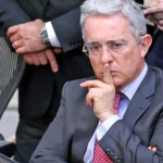 El Tribunal Superior de Bogotá ordenó suspender provisionalmente las audiencias de juicio oral contra el expresidente Álvaro Uribe