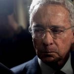 El juicio penal contra el expresidente de Colombia Álvaro Uribe (2002-2010), el primero de su tipo en el país a un exmandatario, destacó en la semana que concluye hoy.